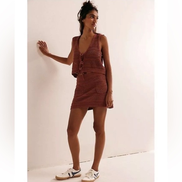 Free People Beach XS NWT Mini Skirt & Vest Set Crochet Mairead Fauxchet Brown 🤎 - Picture 4 of 5